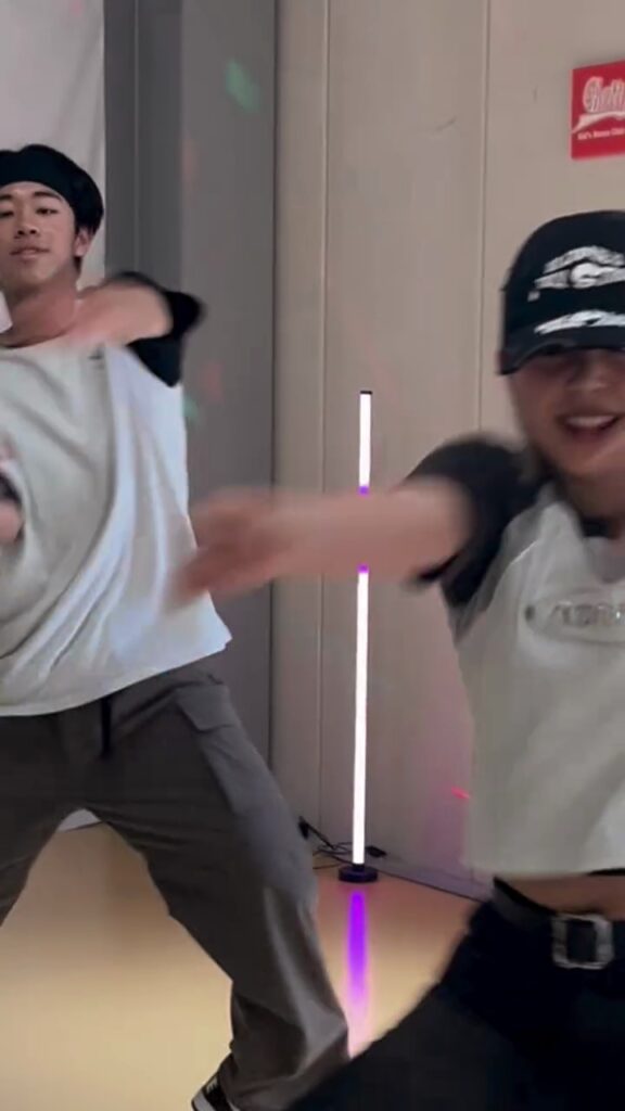 シンクロ率1000%!? 視線を奪う、2...